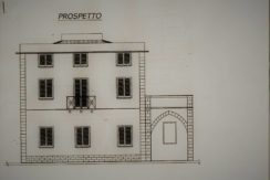 Villa storica su tre livelli con giardino privato di 2000 mq. in Via Mongiolisi Villa storica su tre livelli con giardino privato di 2000 mq. in Via Mongiolisi